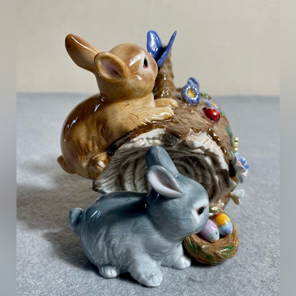 Vintage Porcelain Bunny Rabbit Figurine with Secret Storage Hideaway - Picture 2 of 8